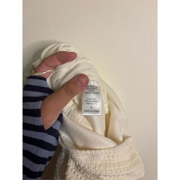 Le Lis Crochet Dress - Picture 8 of 8